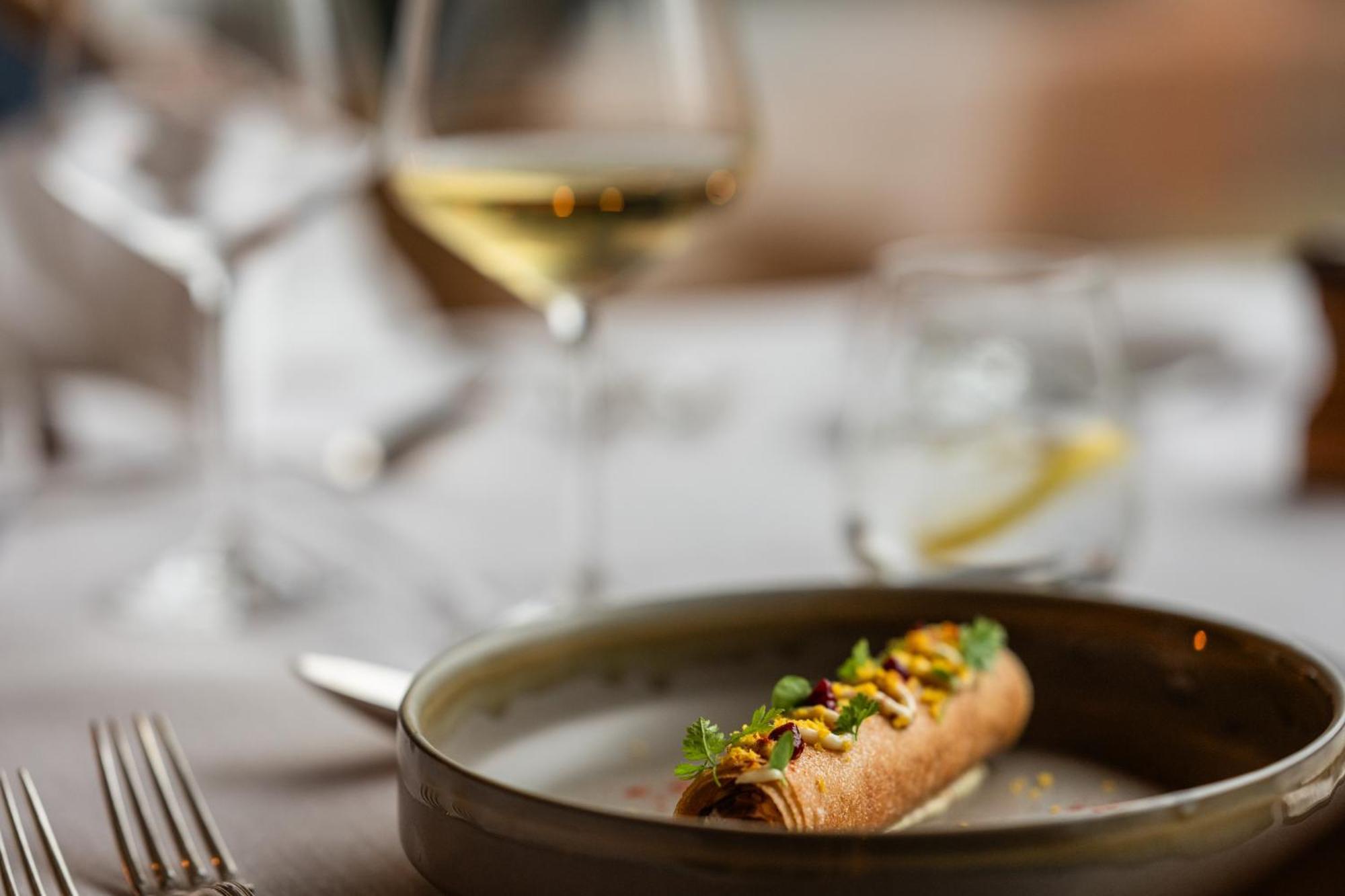 Hotel Hostellerie La Claire Fontaine, Logis Hotels & Spa