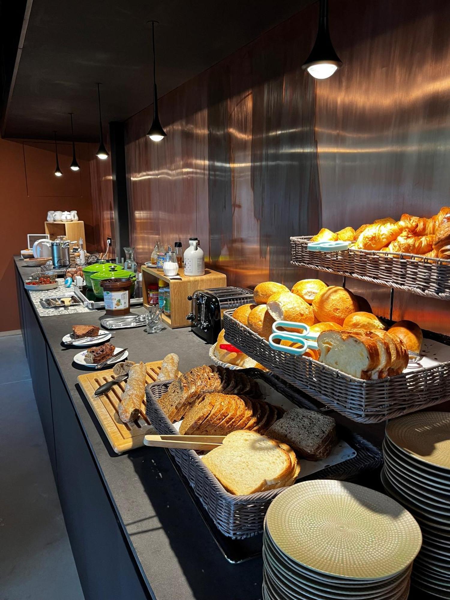 Logis De La Claire Fontaine Hotel 4*