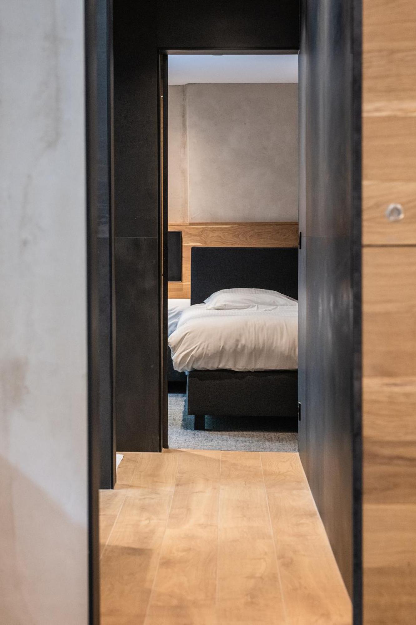 Hostellerie La Claire Fontaine, Logis Hotels & Spa 4*