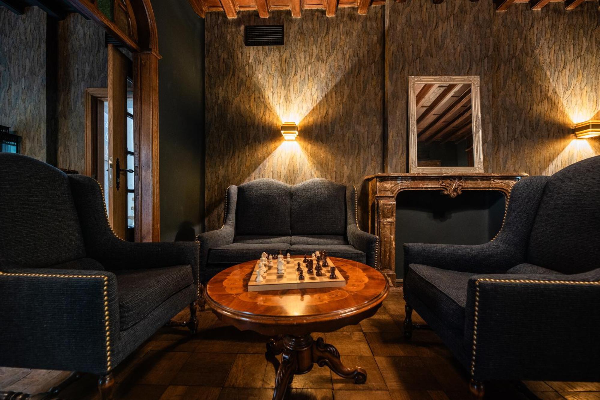 Logis De La Claire Fontaine Hotel