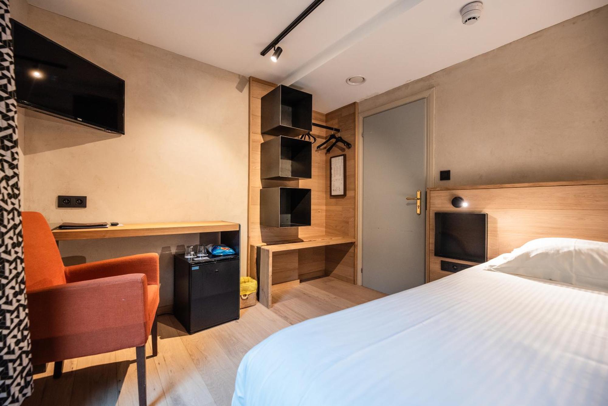 Hotel Logis De La Claire Fontaine 4*