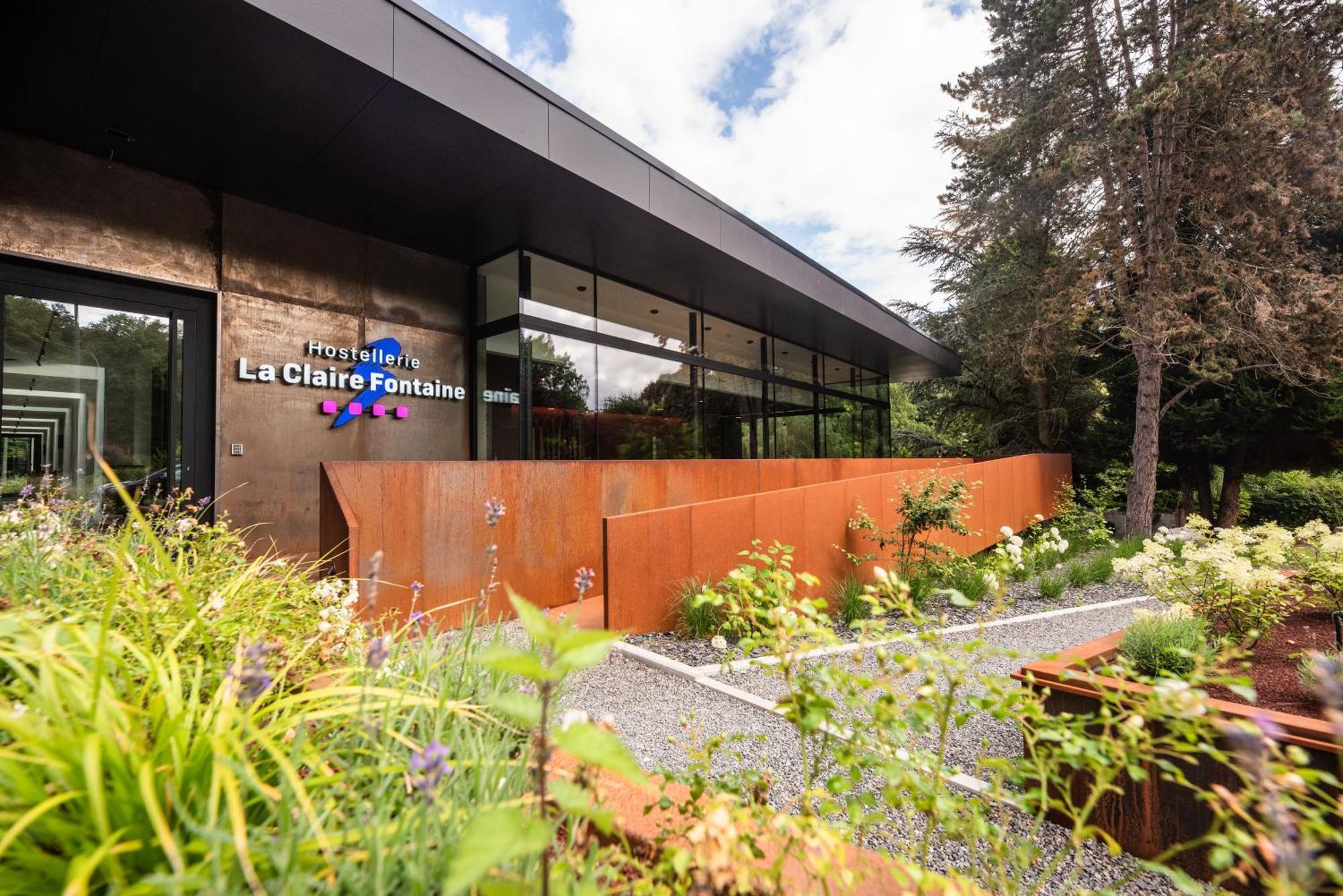 Hotel Logis De La Claire Fontaine 4*