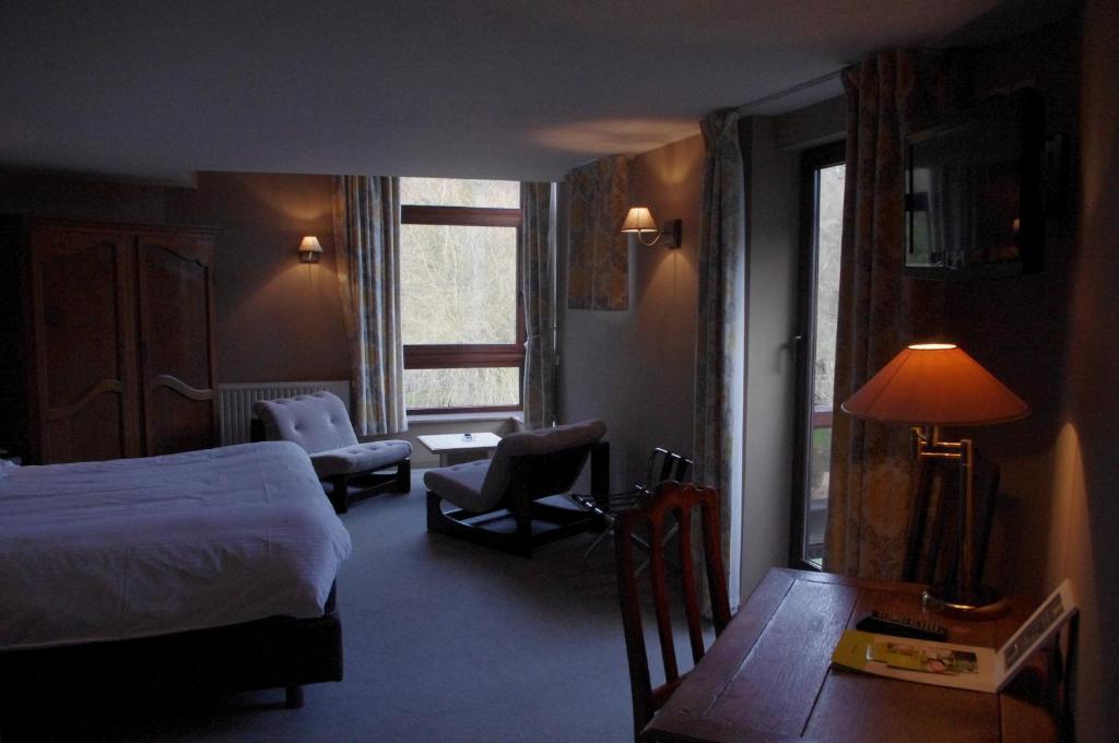 Logis De La Claire Fontaine Hotel
