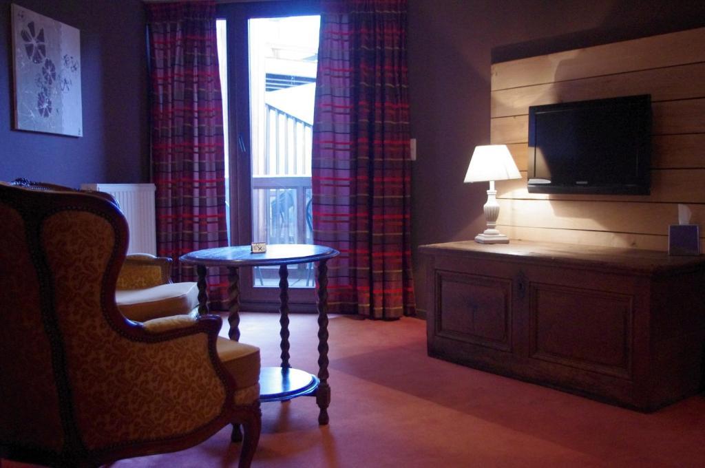 Hotel Logis De La Claire Fontaine